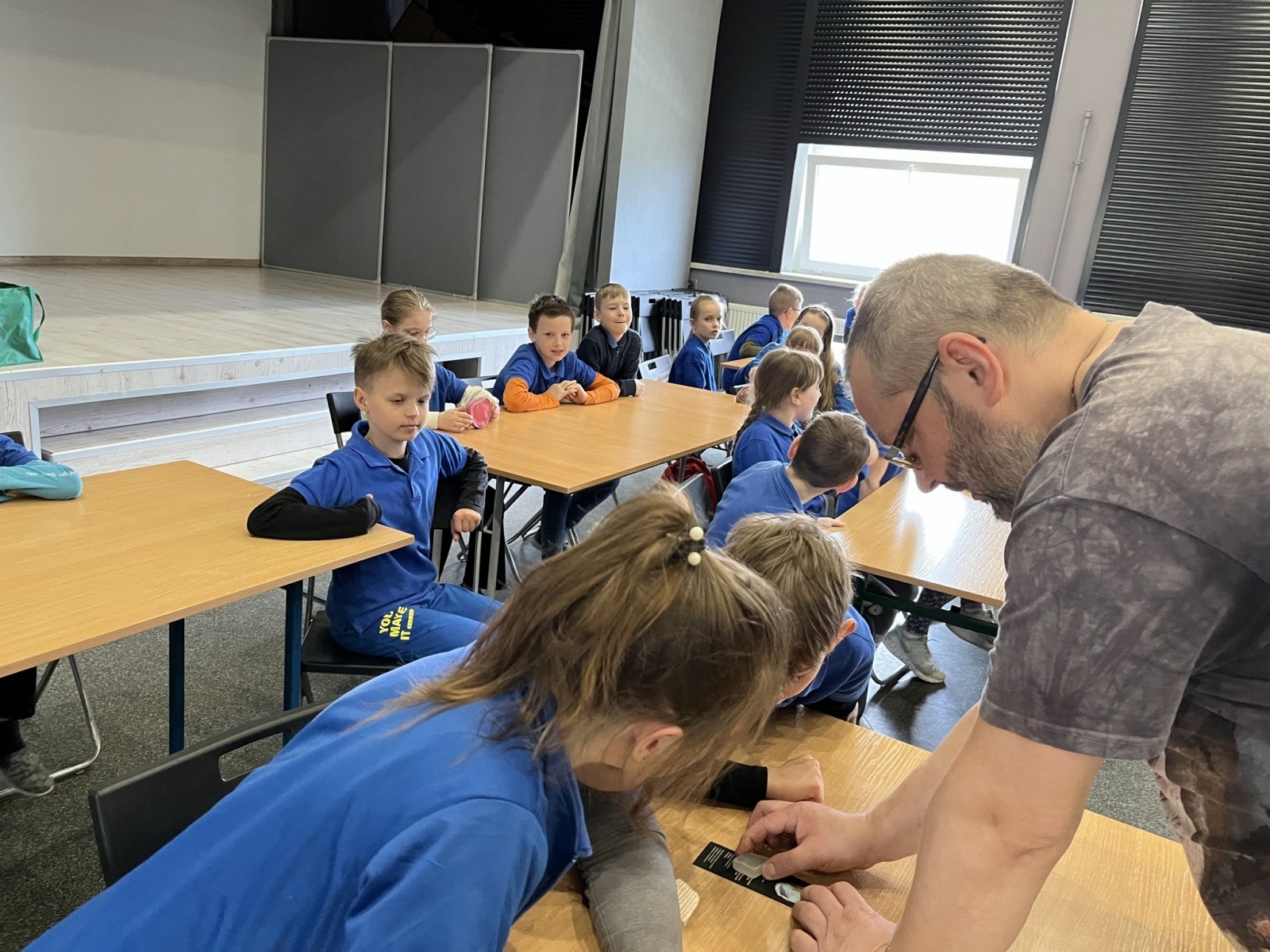 Zdjęcie w galerii na portalu naszwodzislaw.com: Dwa dni z geologiem w SP16 wiadomości z regionu