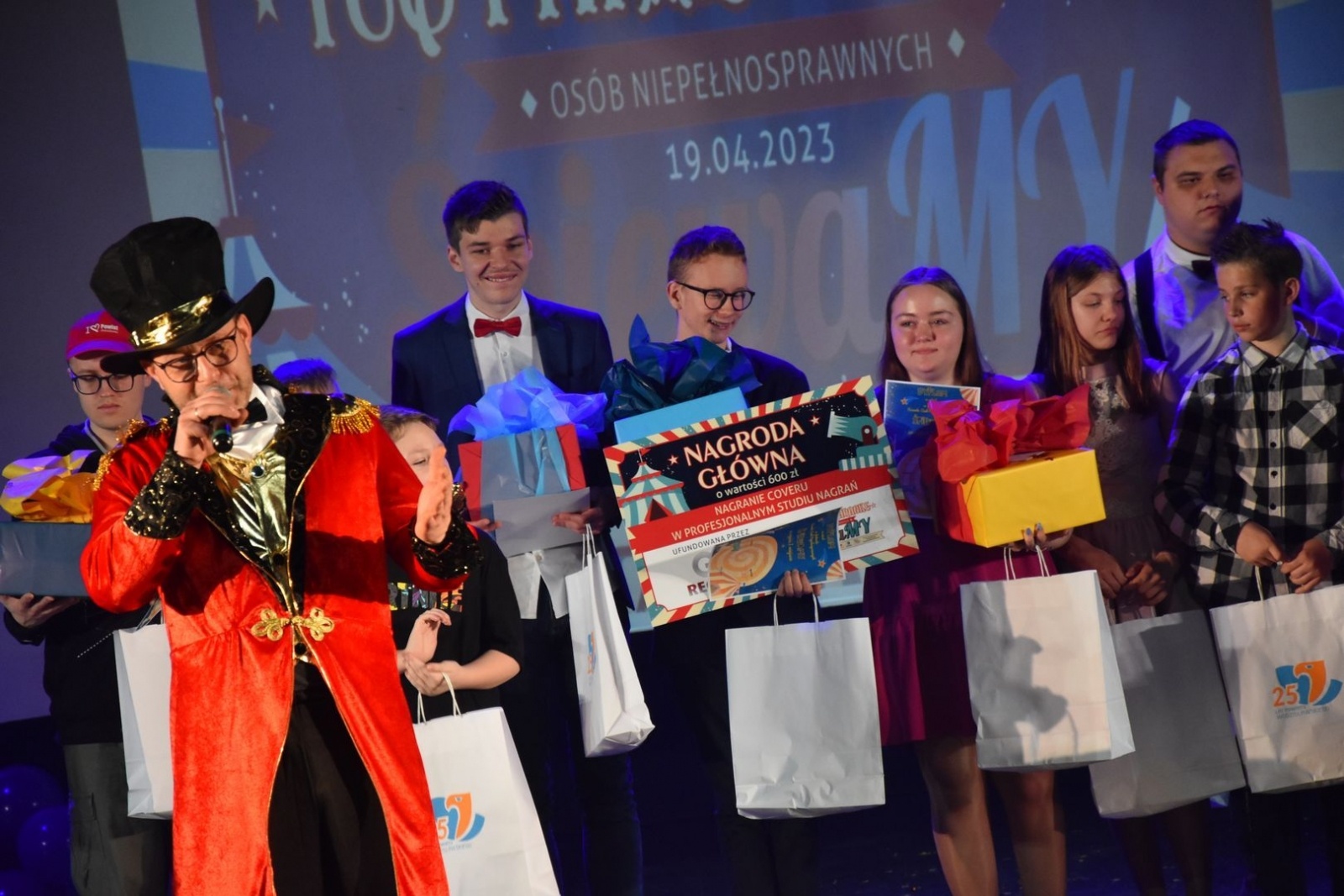 Zdjęcie w galerii na portalu naszwodzislaw.com: Za nami Festiwal Karaoke Osób z Niepełnosprawnościami ŚpiewaMY! wiadomości z regionu