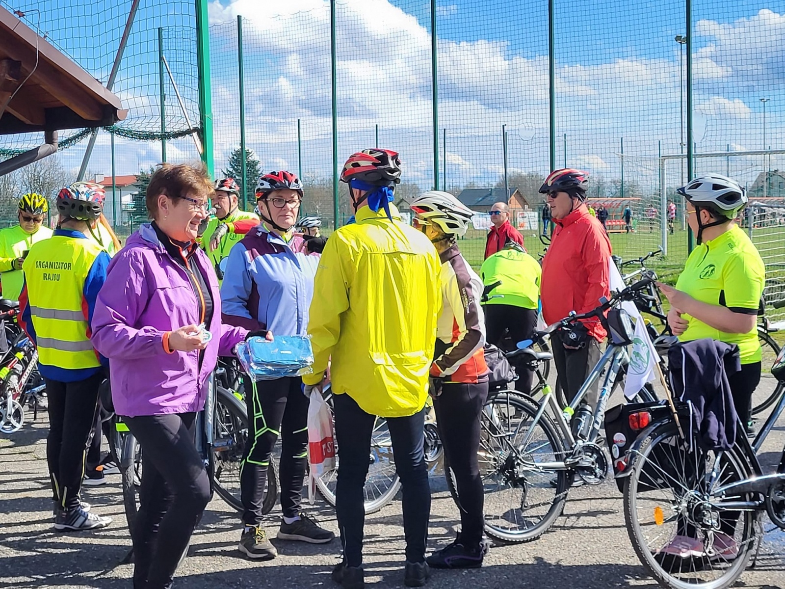 Zdjęcie w galerii na portalu naszwodzislaw.com: Godowskie Koło Turystyki Rowerowej obchodziło 15-lecie. Uczciło je rajdem wiadomości z regionu