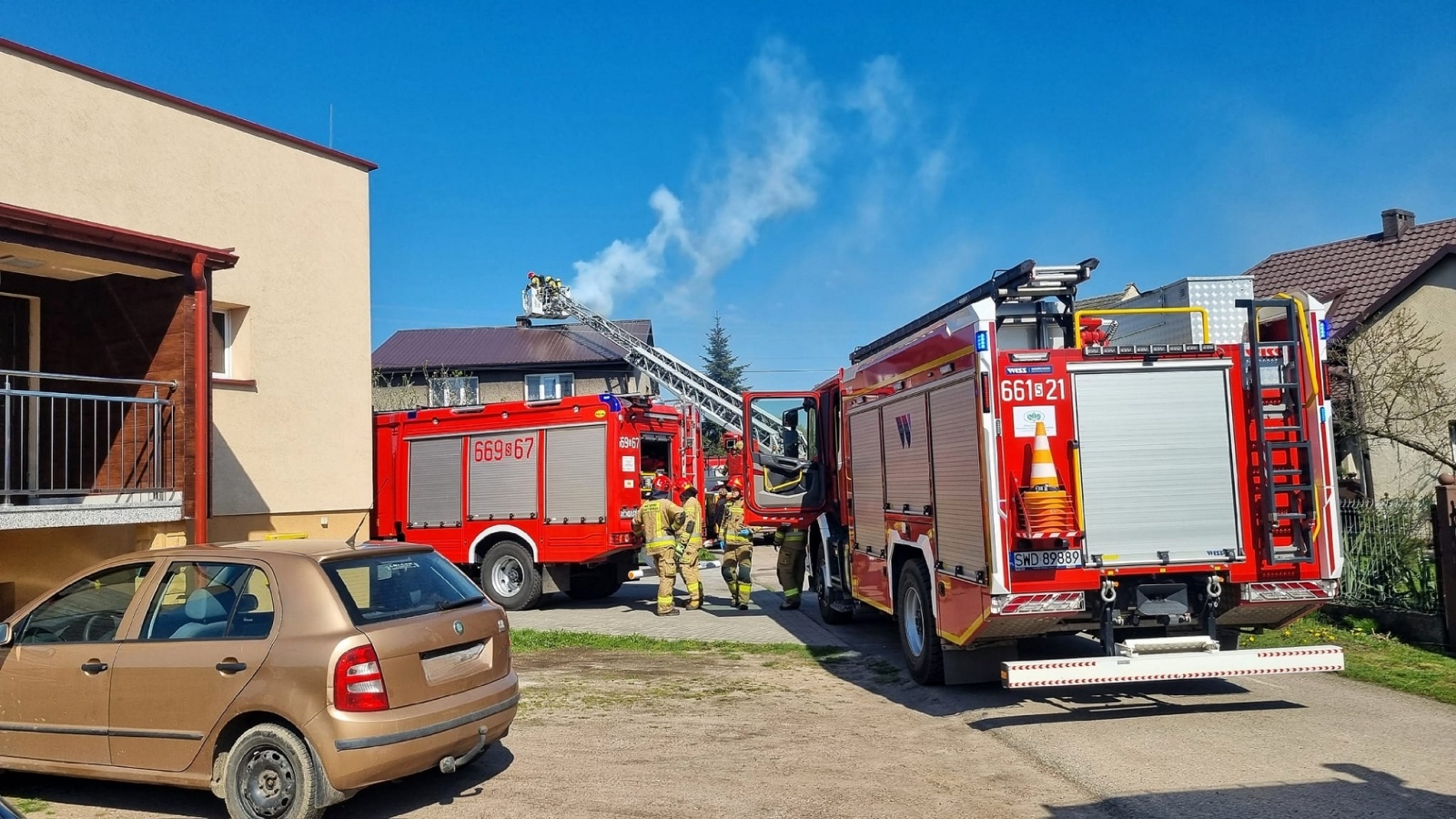 Zdjęcie w galerii na portalu naszwodzislaw.com: Pożar sadzy w Godowie. W akcji pięć zastępów straży wiadomości z regionu