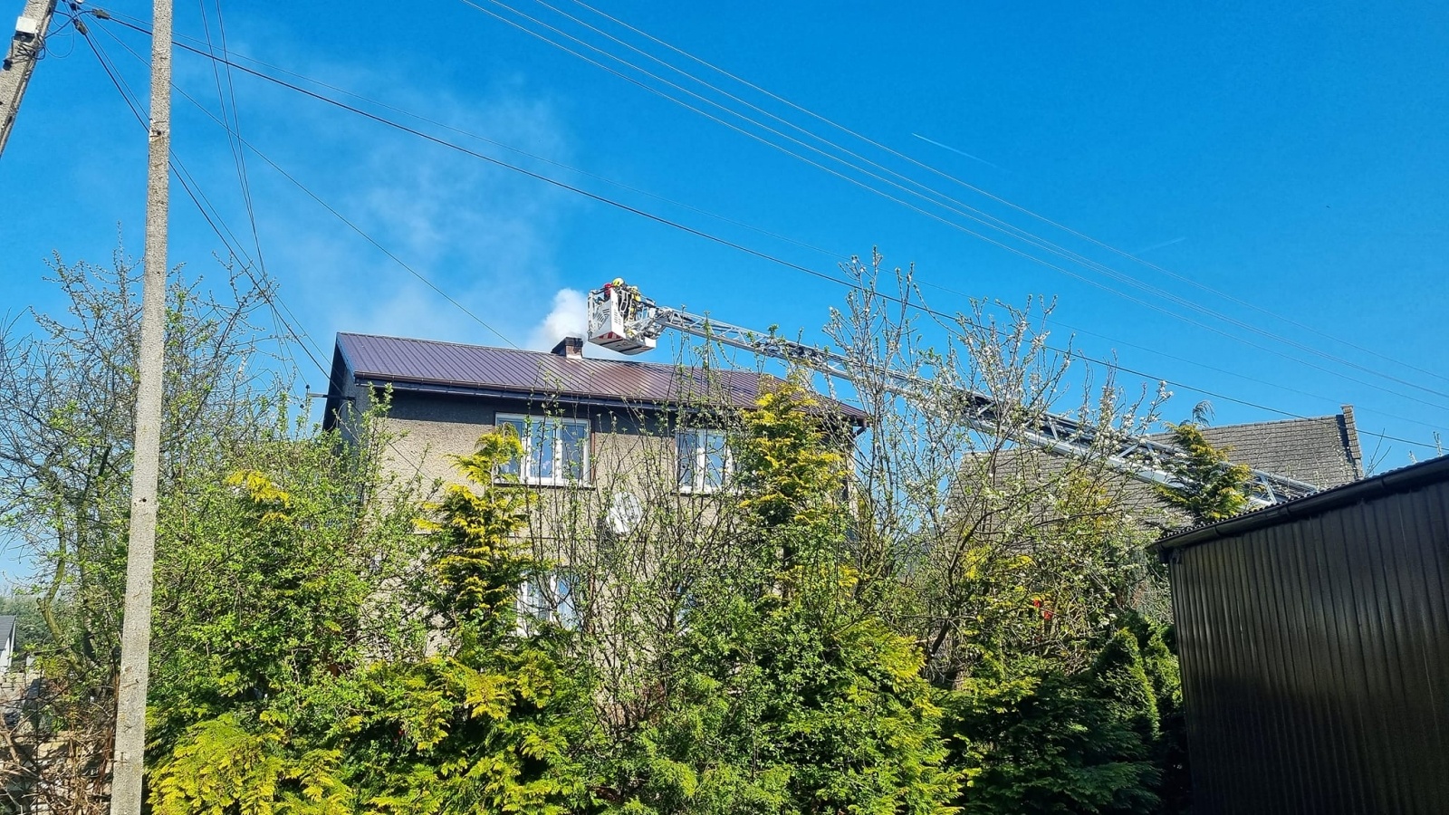 Zdjęcie w galerii na portalu naszwodzislaw.com: Pożar sadzy w Godowie. W akcji pięć zastępów straży wiadomości z regionu