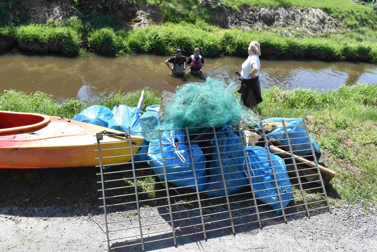 Zdjęcie w galerii na portalu naszwodzislaw.com: Szotkówka uprzątnięta z odpadów wiadomości z regionu