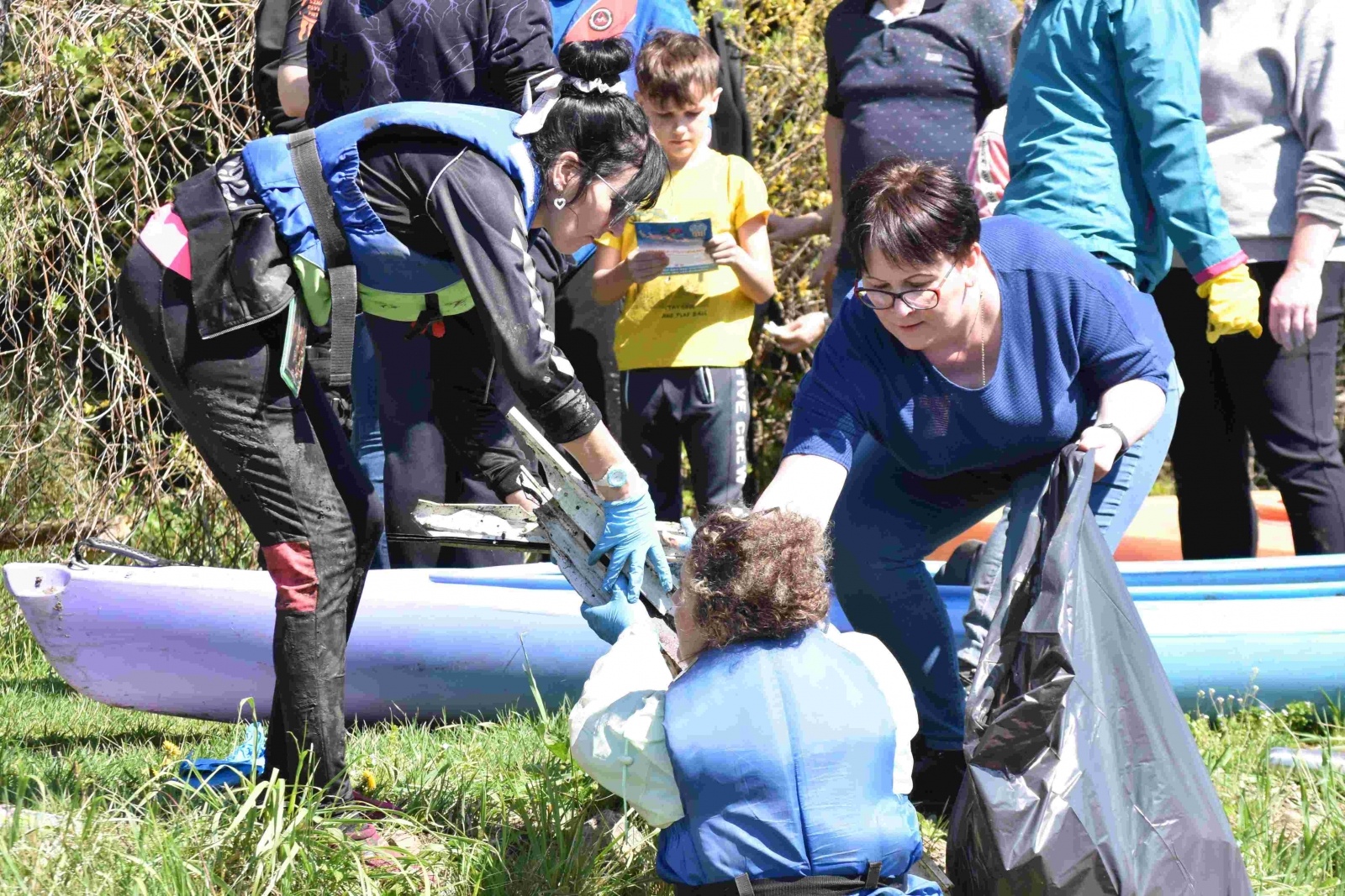 Zdjęcie w galerii na portalu naszwodzislaw.com: Szotkówka uprzątnięta z odpadów wiadomości z regionu