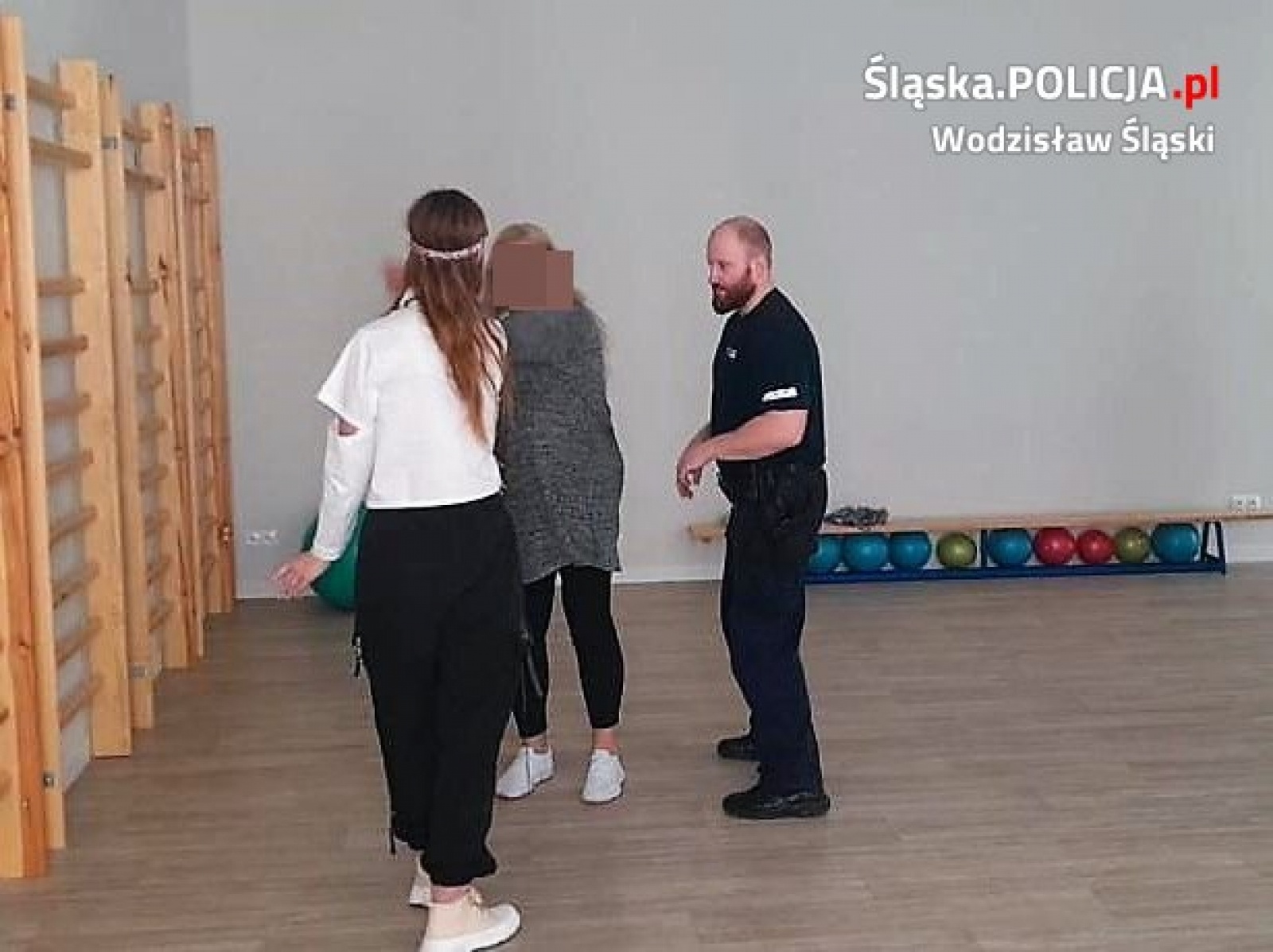 Zdjęcie w galerii na portalu naszwodzislaw.com: Urzędnicy i rodziny lepiej przygotowane do obrony wiadomości z regionu