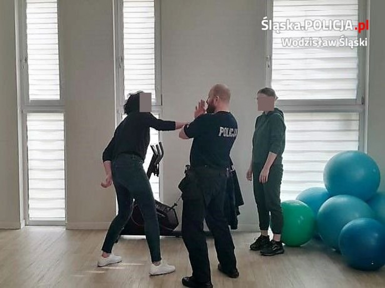 Zdjęcie w galerii na portalu naszwodzislaw.com: Urzędnicy i rodziny lepiej przygotowane do obrony wiadomości z regionu