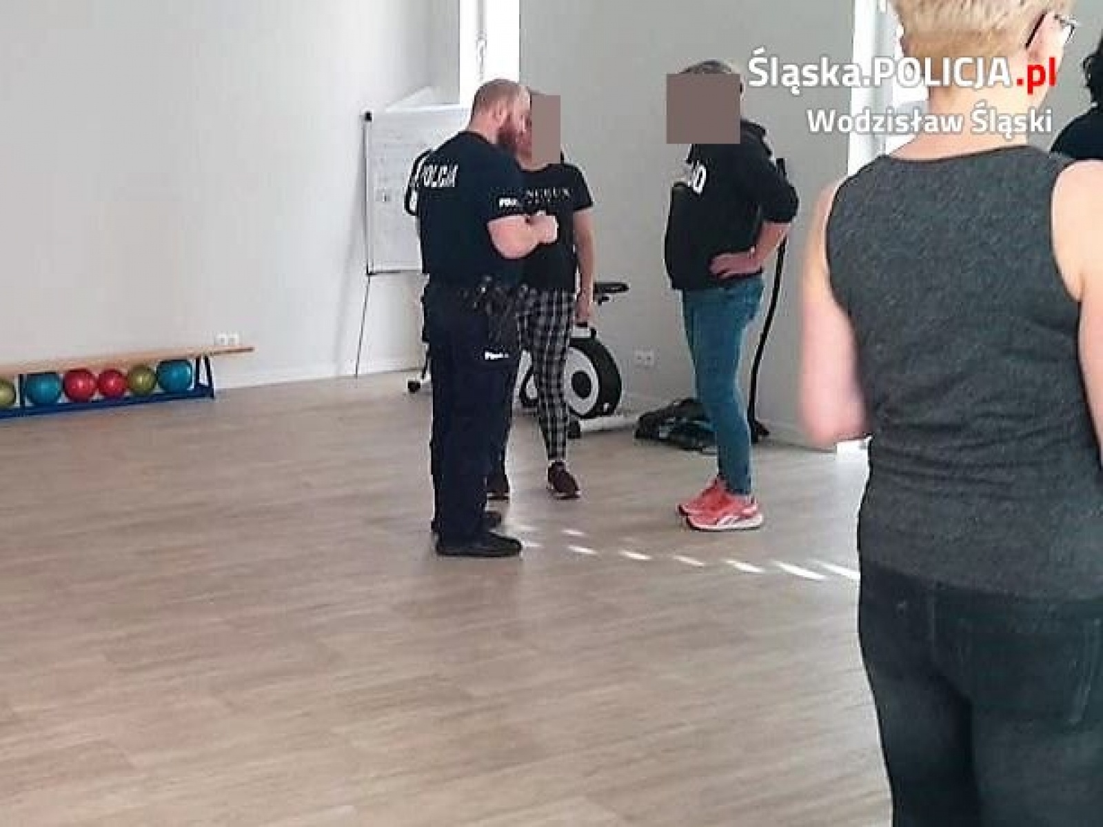 Zdjęcie w galerii na portalu naszwodzislaw.com: Urzędnicy i rodziny lepiej przygotowane do obrony wiadomości z regionu