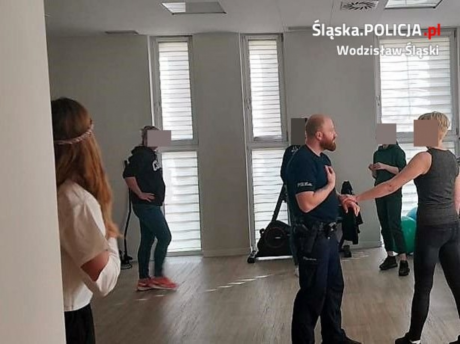 Zdjęcie w galerii na portalu naszwodzislaw.com: Urzędnicy i rodziny lepiej przygotowane do obrony wiadomości z regionu