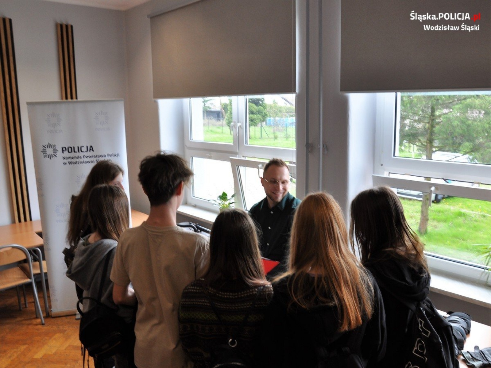 Zdjęcie w galerii na portalu naszwodzislaw.com: Policjanci ramię w ramię z uczniami wiadomości z regionu