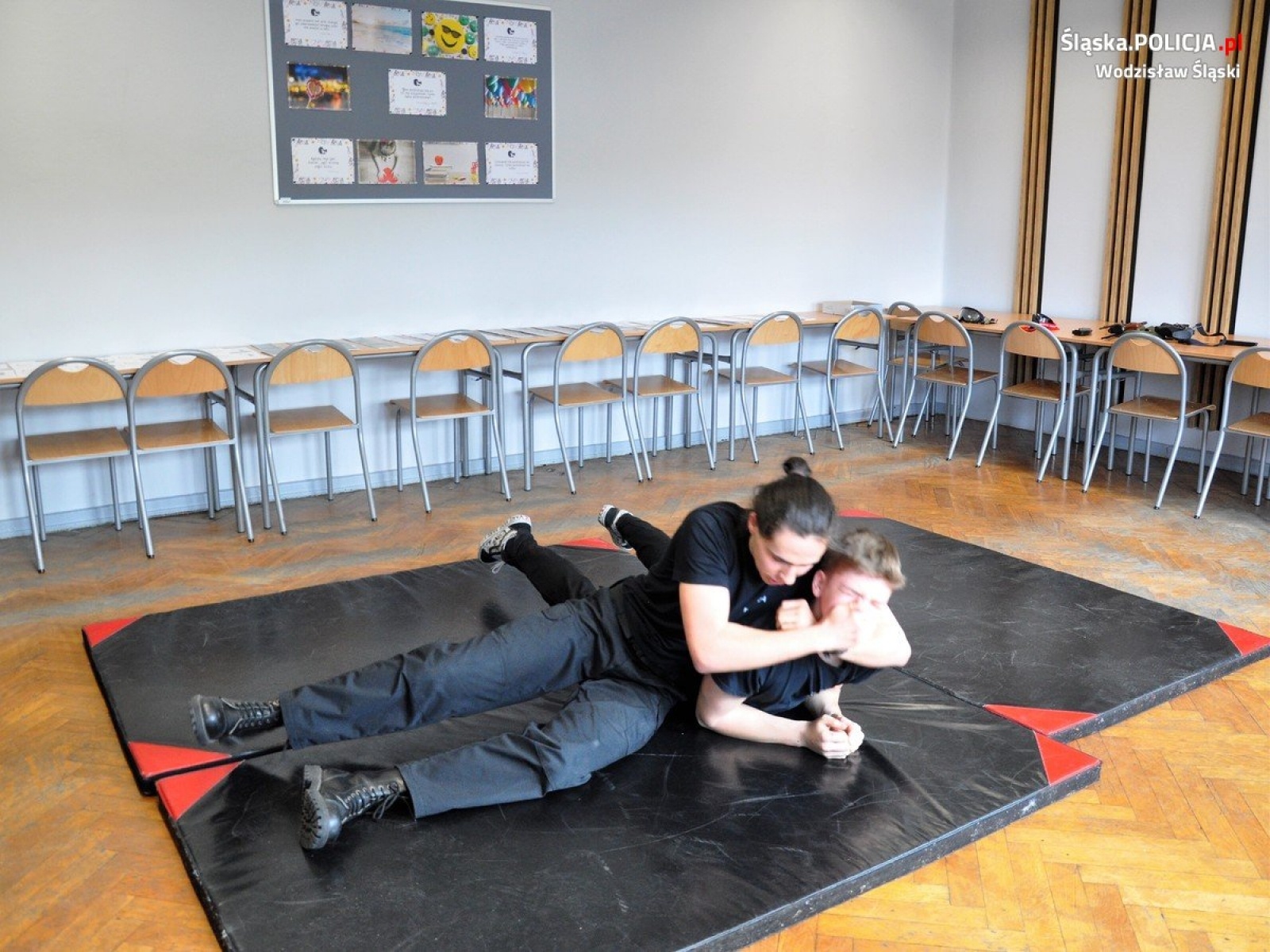 Zdjęcie w galerii na portalu naszwodzislaw.com: Policjanci ramię w ramię z uczniami wiadomości z regionu