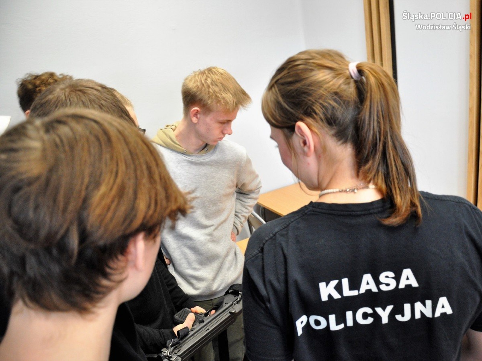 Zdjęcie w galerii na portalu naszwodzislaw.com: Policjanci ramię w ramię z uczniami wiadomości z regionu