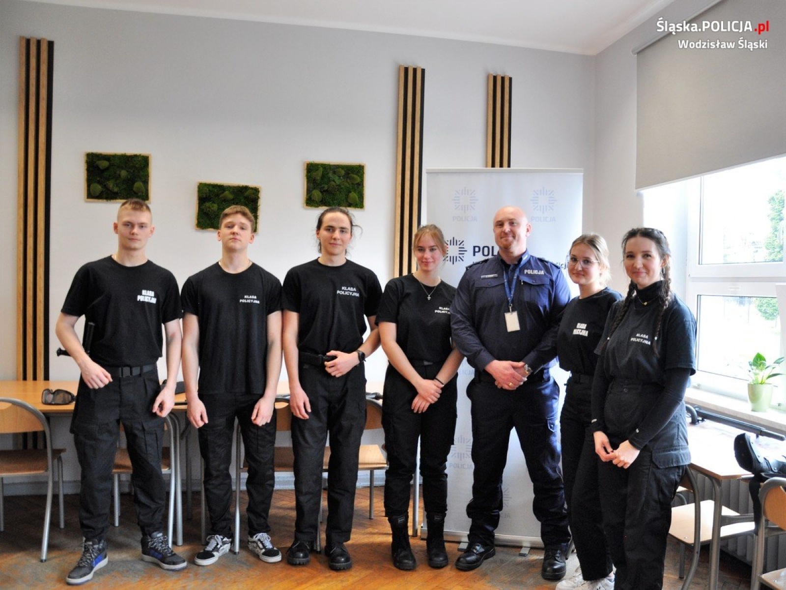 Zdjęcie w galerii na portalu naszwodzislaw.com: Policjanci ramię w ramię z uczniami wiadomości z regionu