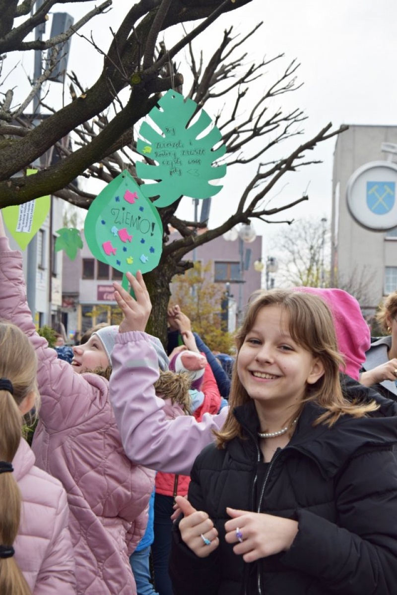 Zdjęcie w galerii na portalu naszwodzislaw.com: Rydułtowy. Nietypowe życzenia dla naszej planety [FOTO] wiadomości z regionu