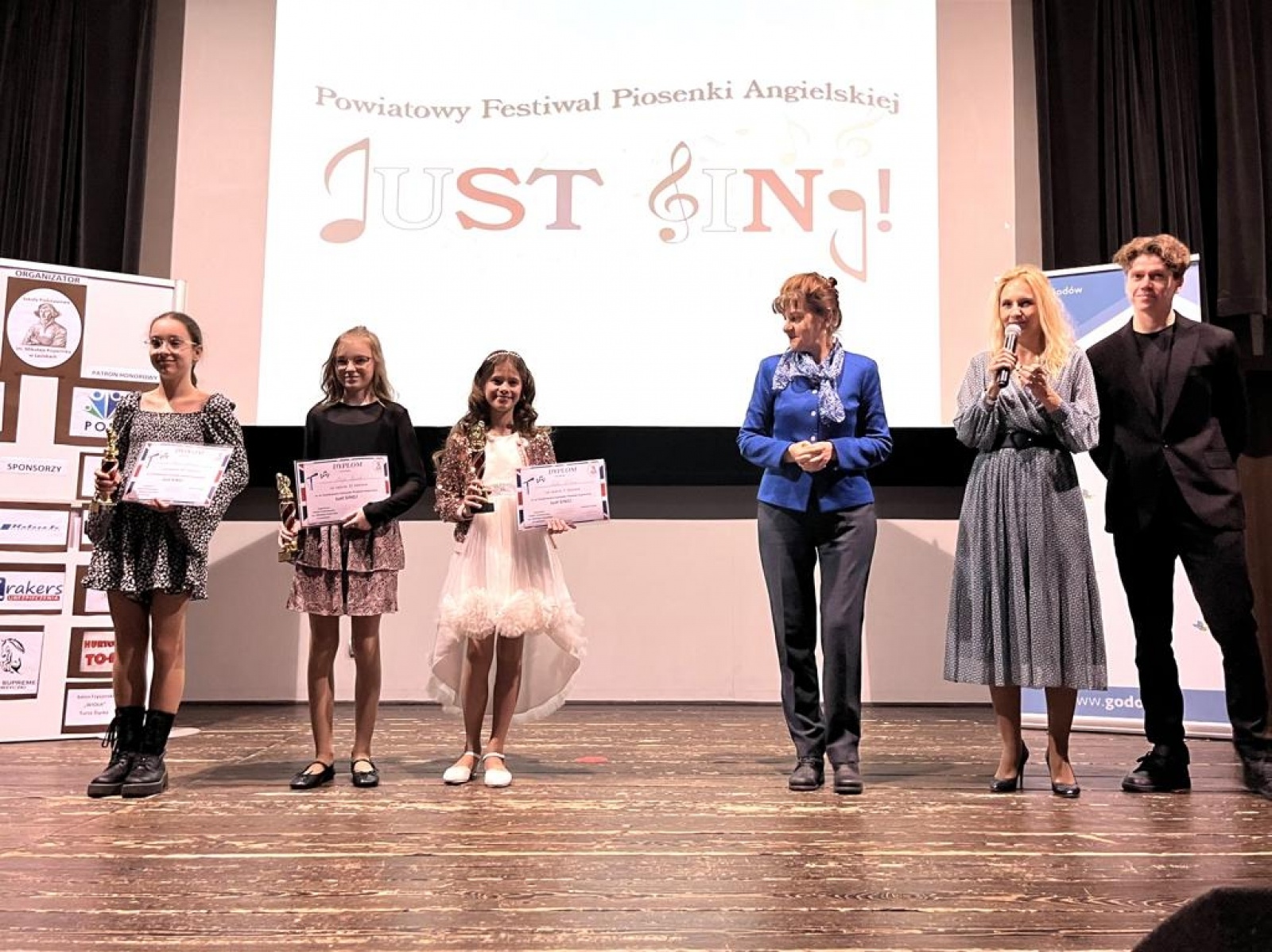 Zdjęcie w galerii na portalu naszwodzislaw.com: Konkurs Just Sing za nami. Poznajcie laureatów [FOTO] wiadomości z regionu