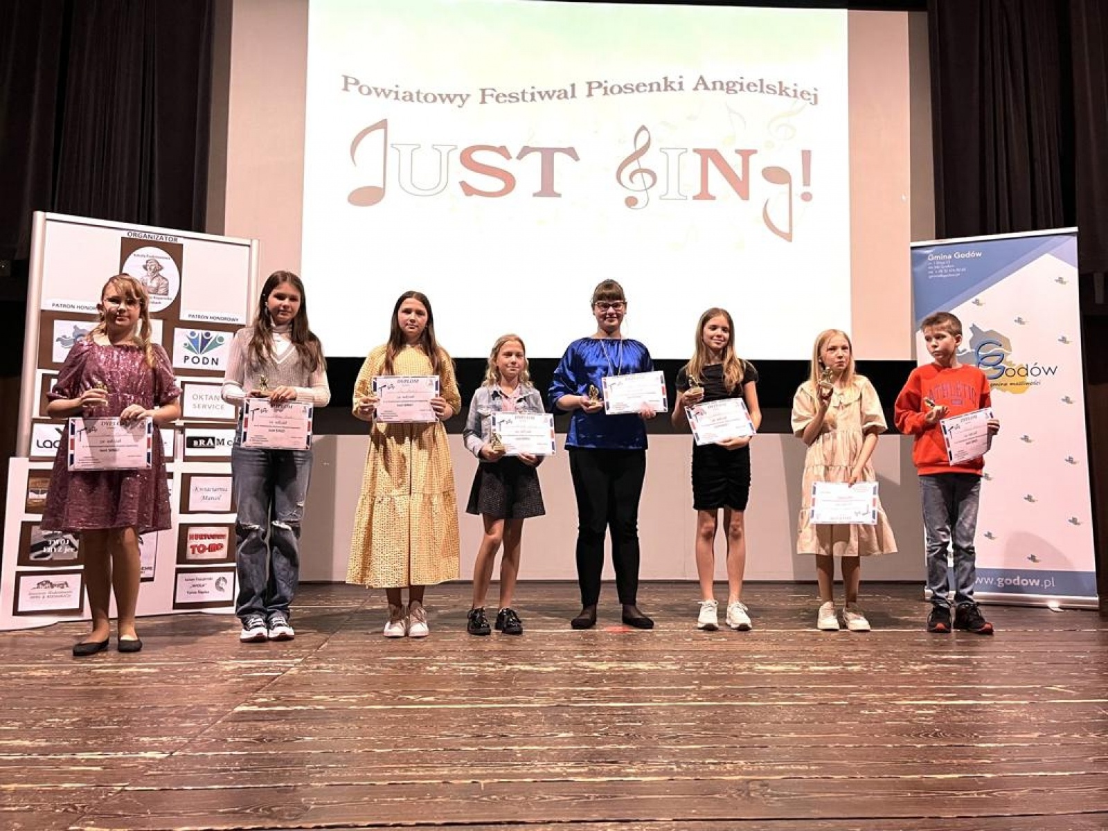 Zdjęcie w galerii na portalu naszwodzislaw.com: Konkurs Just Sing za nami. Poznajcie laureatów [FOTO] wiadomości z regionu