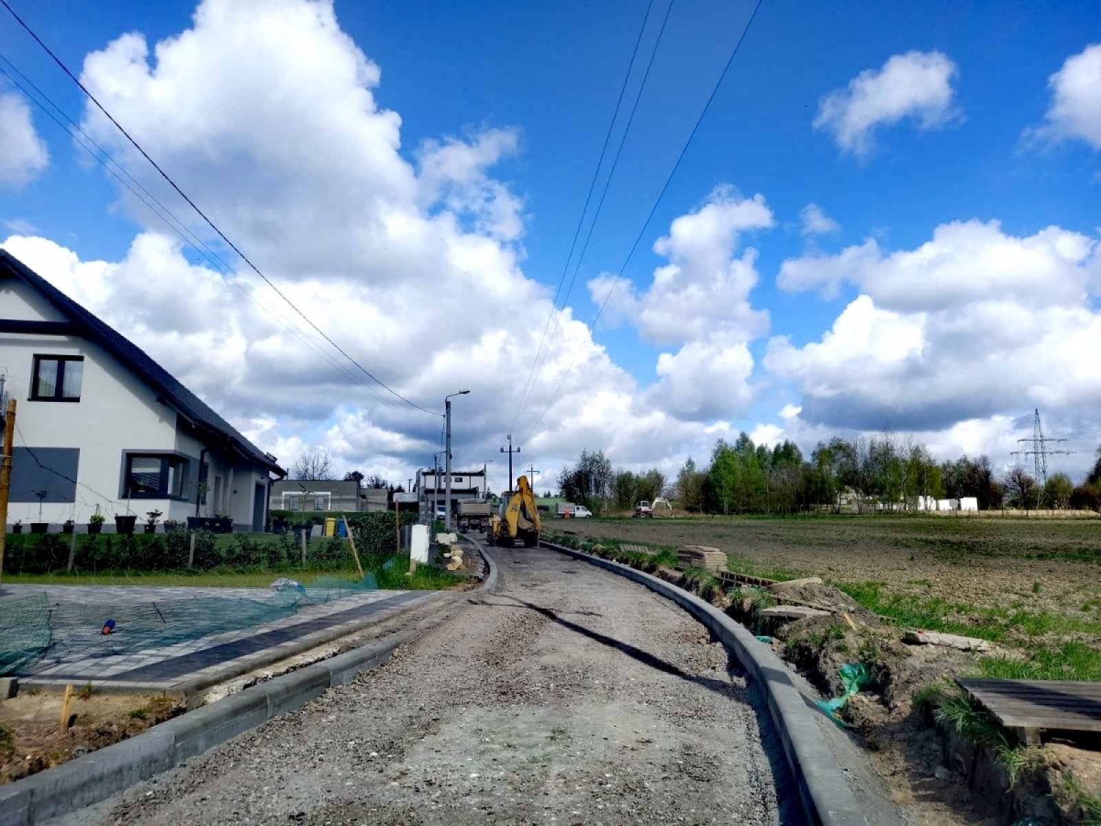 Zdjęcie w galerii na portalu naszwodzislaw.com: Remont ostatniego odcinka drogi na ul. Słowiańskiej wiadomości z regionu