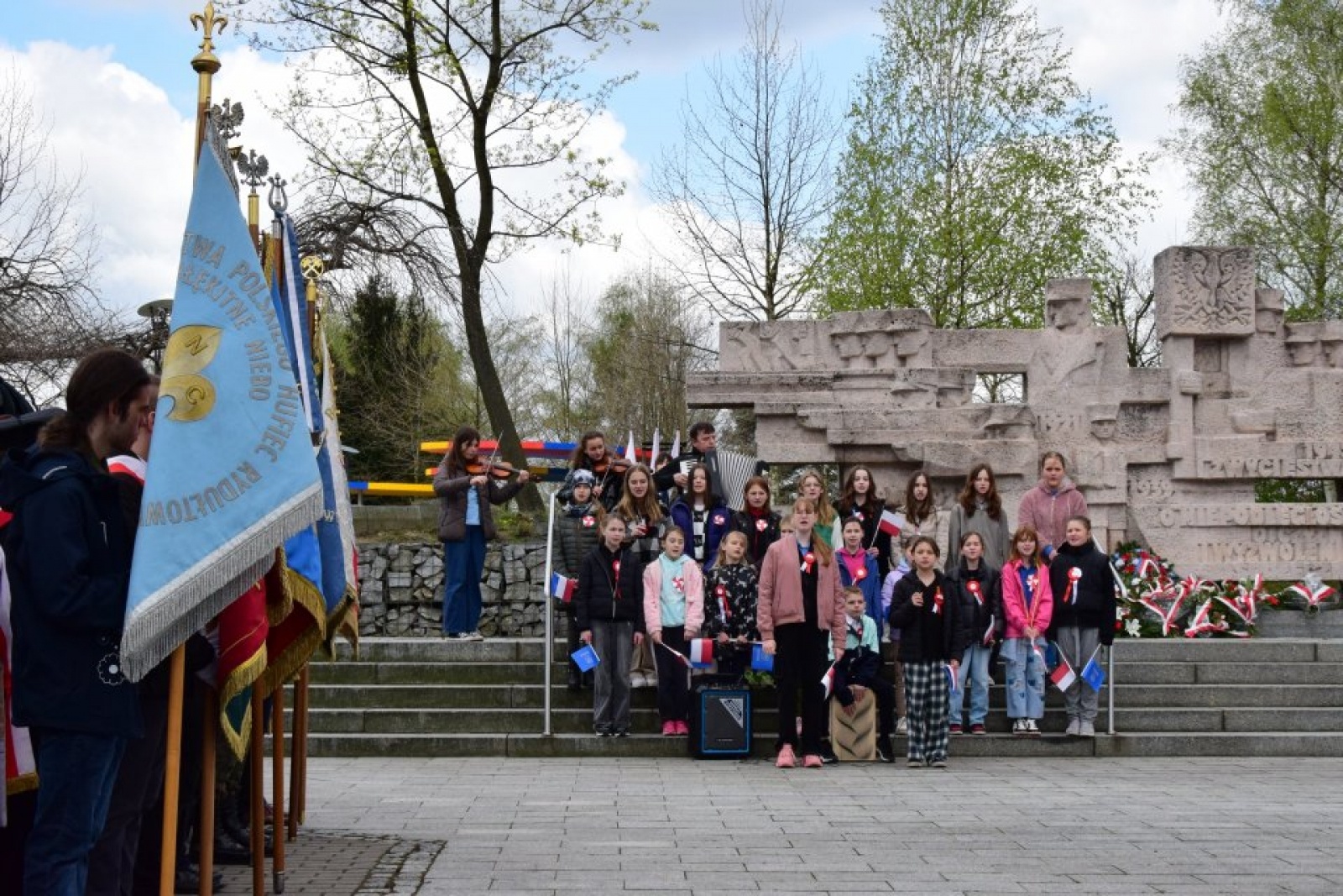 Zdjęcie w galerii na portalu naszwodzislaw.com: Uroczyste Obchody Majowe w Rydułtowach [FOTO] wiadomości z regionu