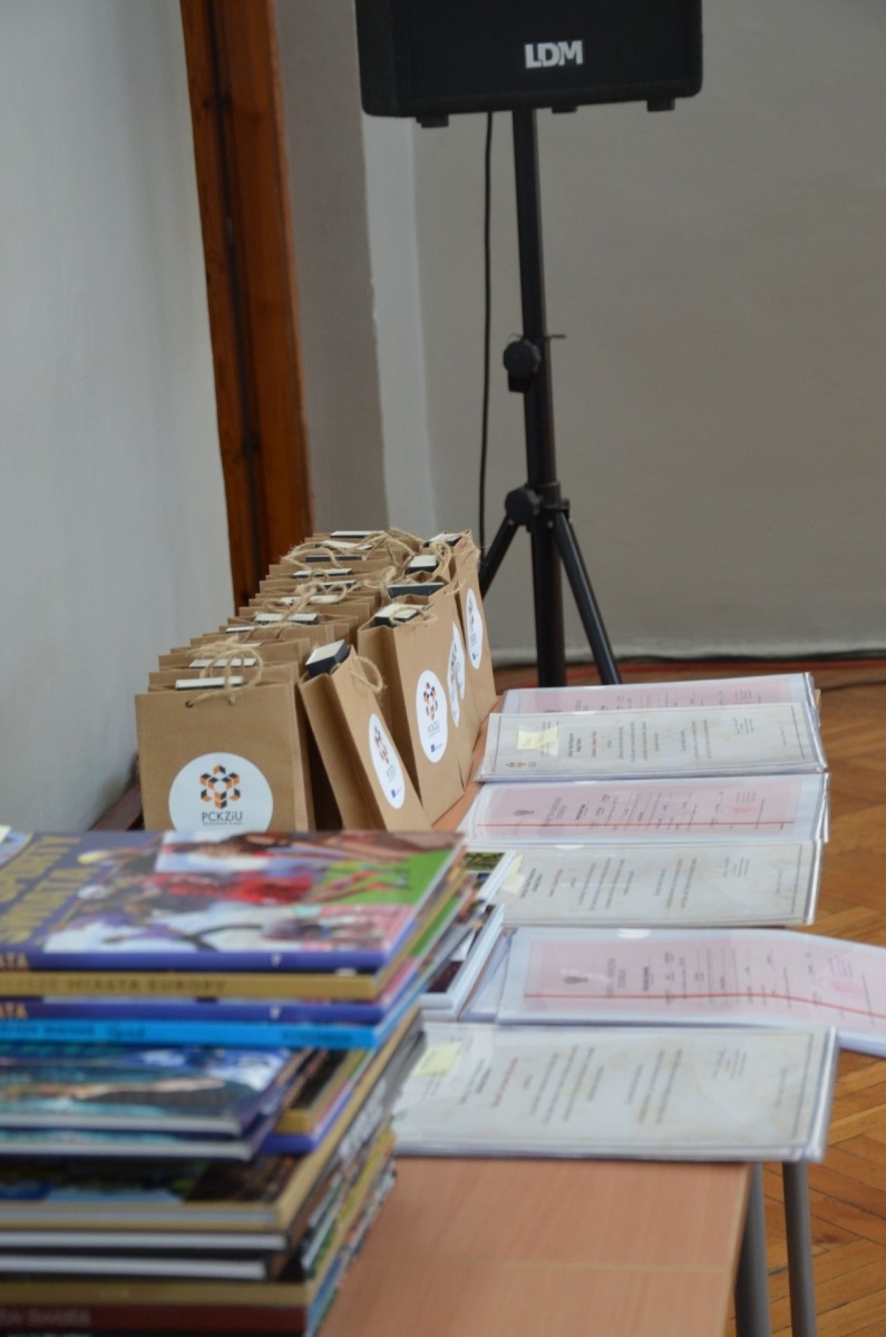 Zdjęcie w galerii na portalu naszwodzislaw.com: Wodzisławscy maturzyści odebrali świadectwa [FOTO] wiadomości z regionu