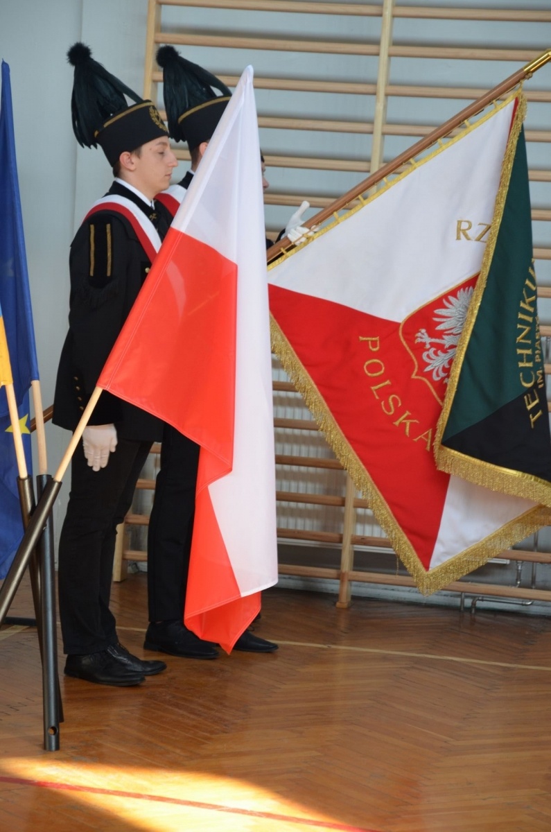 Zdjęcie w galerii na portalu naszwodzislaw.com: Wodzisławscy maturzyści odebrali świadectwa [FOTO] wiadomości z regionu