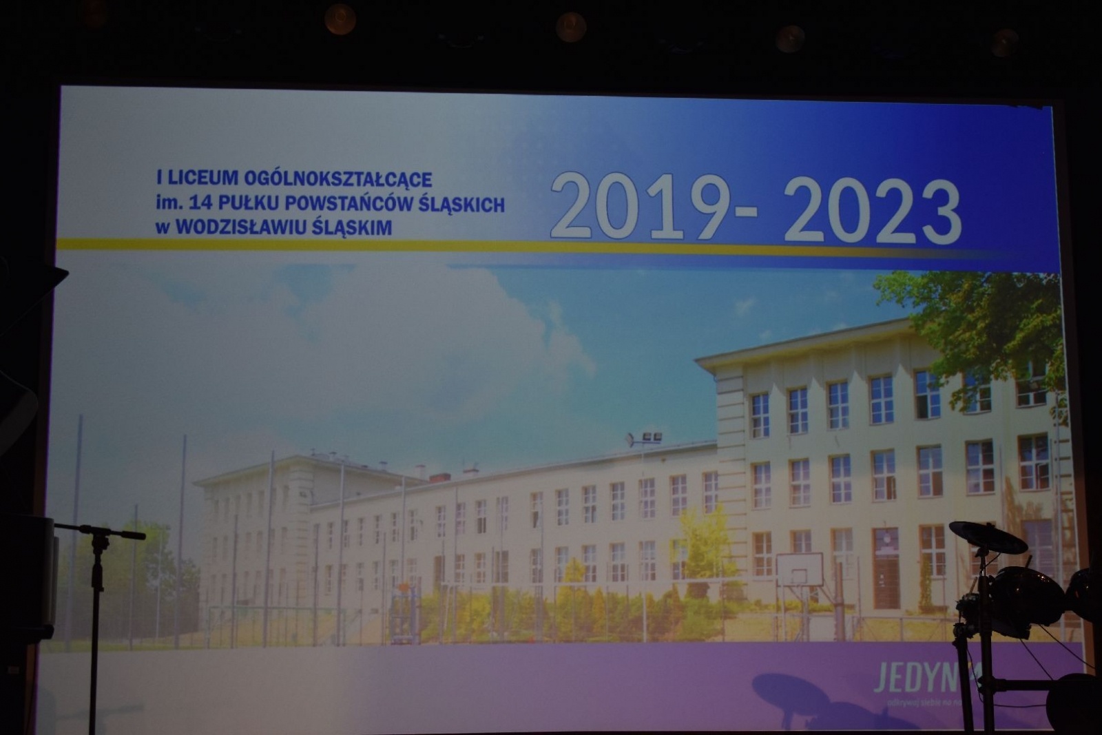 Zdjęcie w galerii na portalu naszwodzislaw.com: Wodzisławscy maturzyści odebrali świadectwa [FOTO] wiadomości z regionu