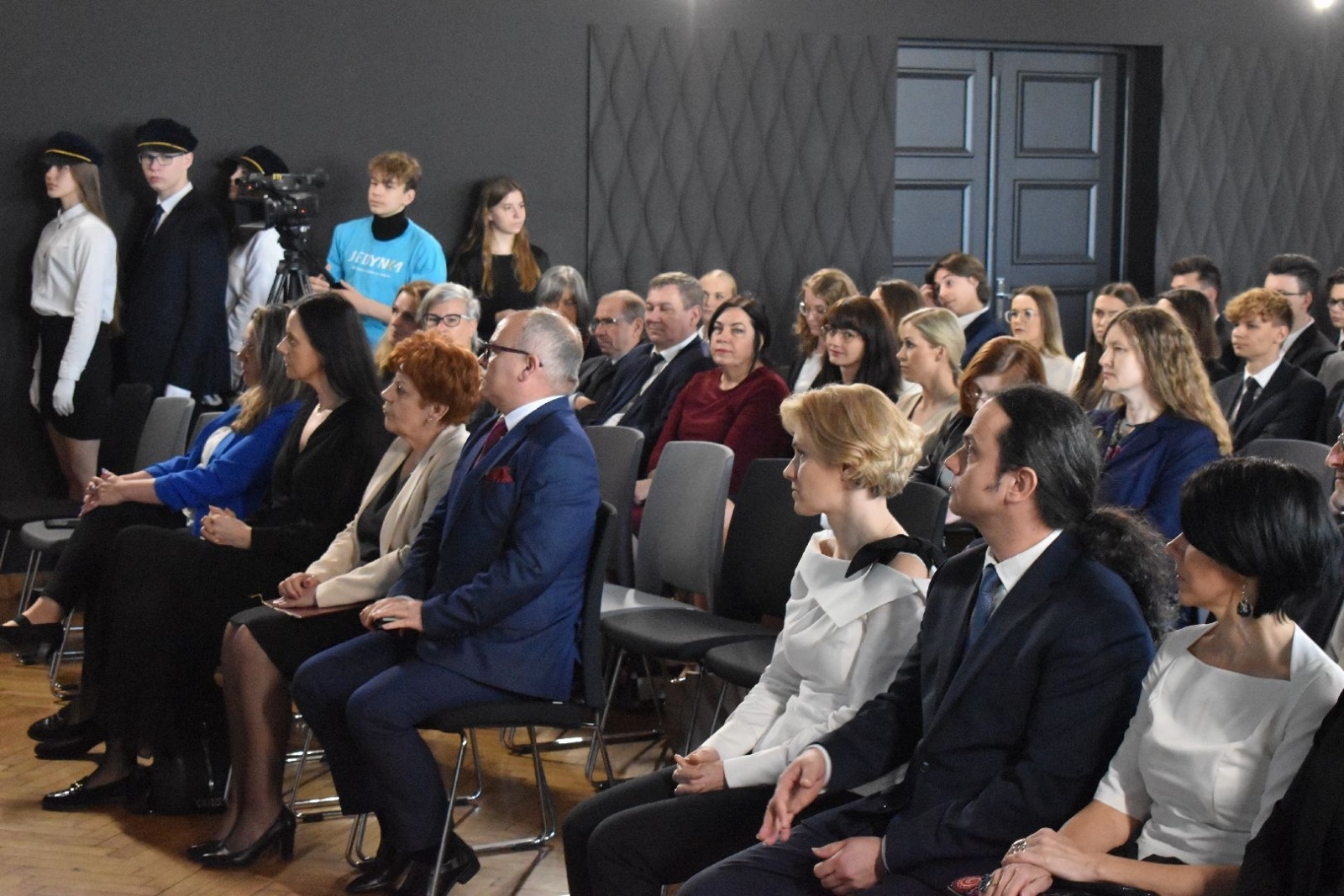 Zdjęcie w galerii na portalu naszwodzislaw.com: Wodzisławscy maturzyści odebrali świadectwa [FOTO] wiadomości z regionu