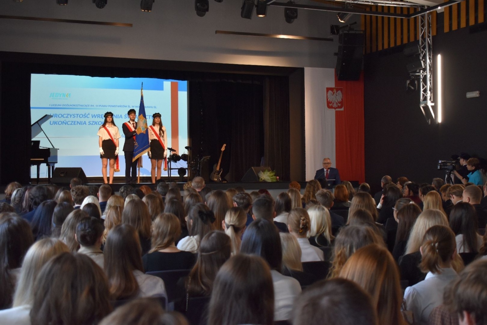 Zdjęcie w galerii na portalu naszwodzislaw.com: Wodzisławscy maturzyści odebrali świadectwa [FOTO] wiadomości z regionu
