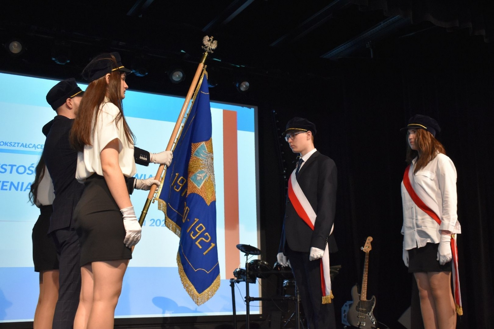 Zdjęcie w galerii na portalu naszwodzislaw.com: Wodzisławscy maturzyści odebrali świadectwa [FOTO] wiadomości z regionu