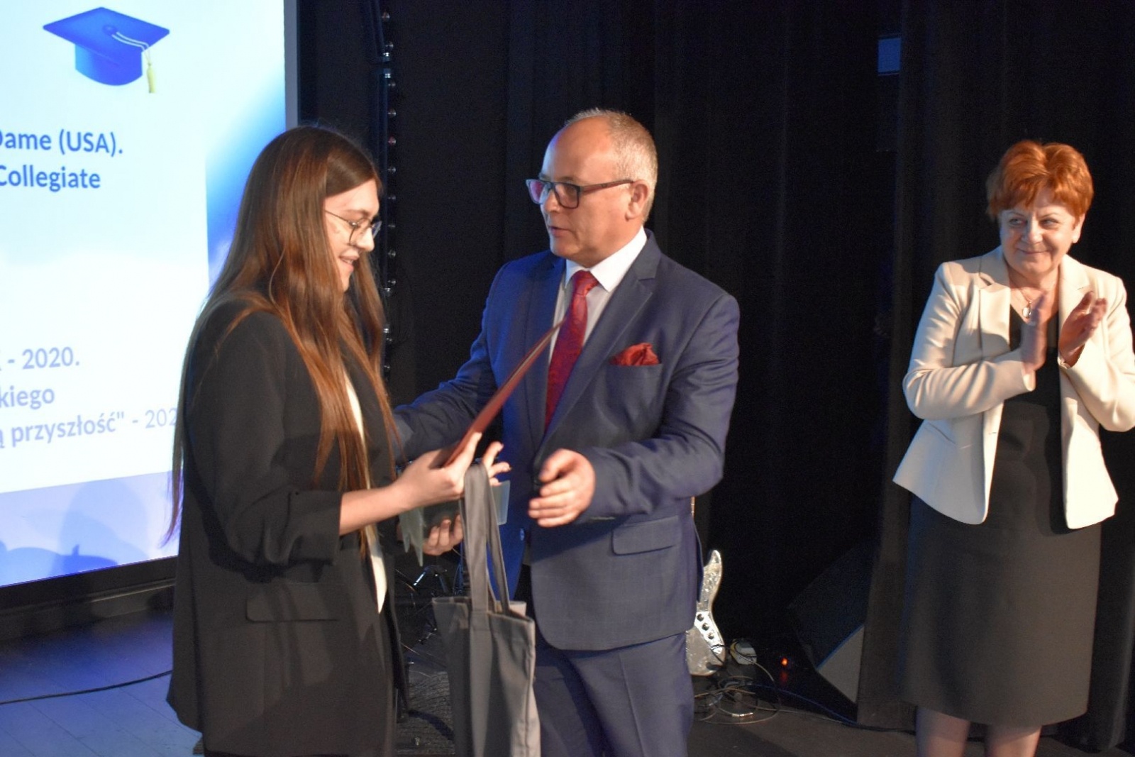 Zdjęcie w galerii na portalu naszwodzislaw.com: Wodzisławscy maturzyści odebrali świadectwa [FOTO] wiadomości z regionu