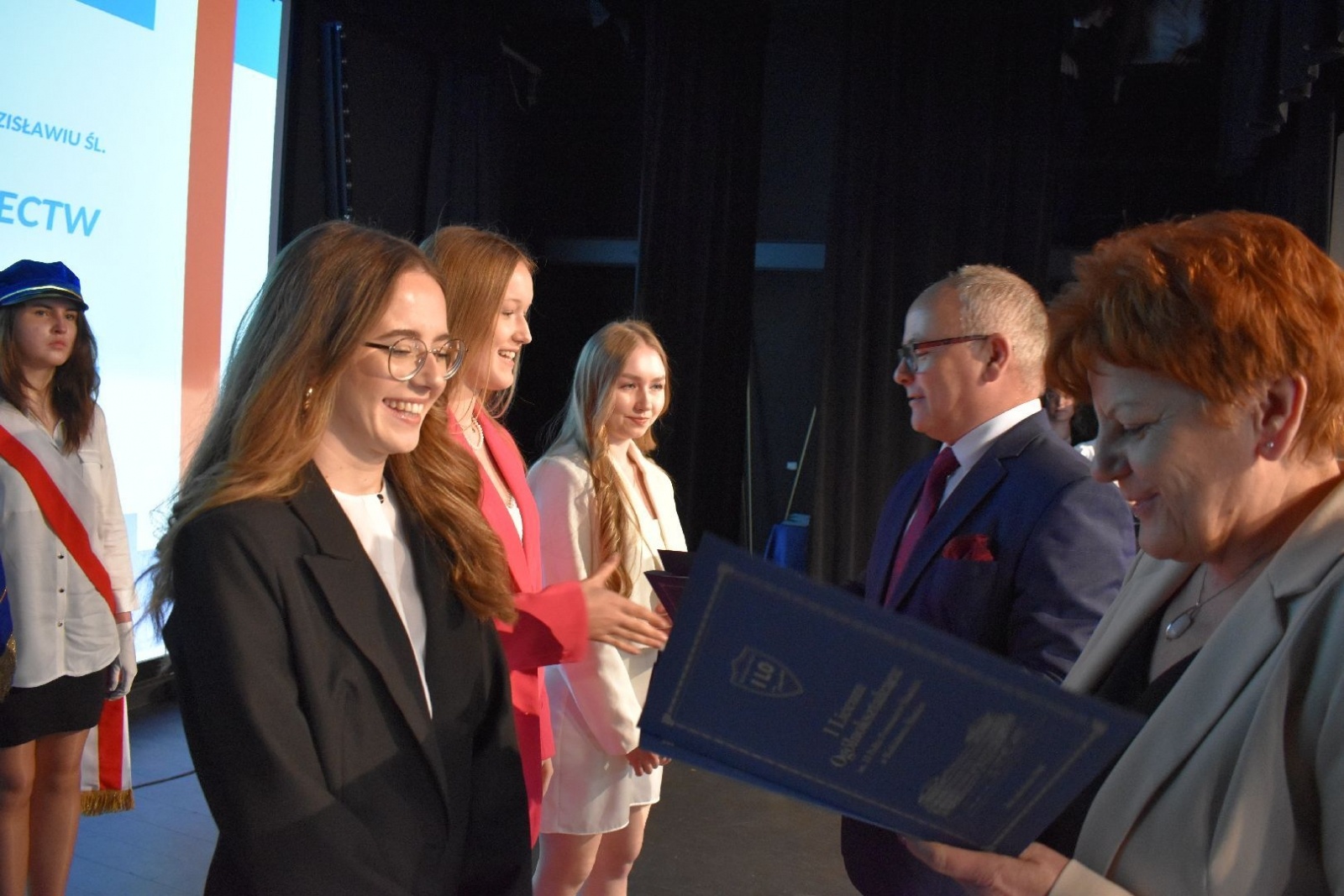 Zdjęcie w galerii na portalu naszwodzislaw.com: Wodzisławscy maturzyści odebrali świadectwa [FOTO] wiadomości z regionu