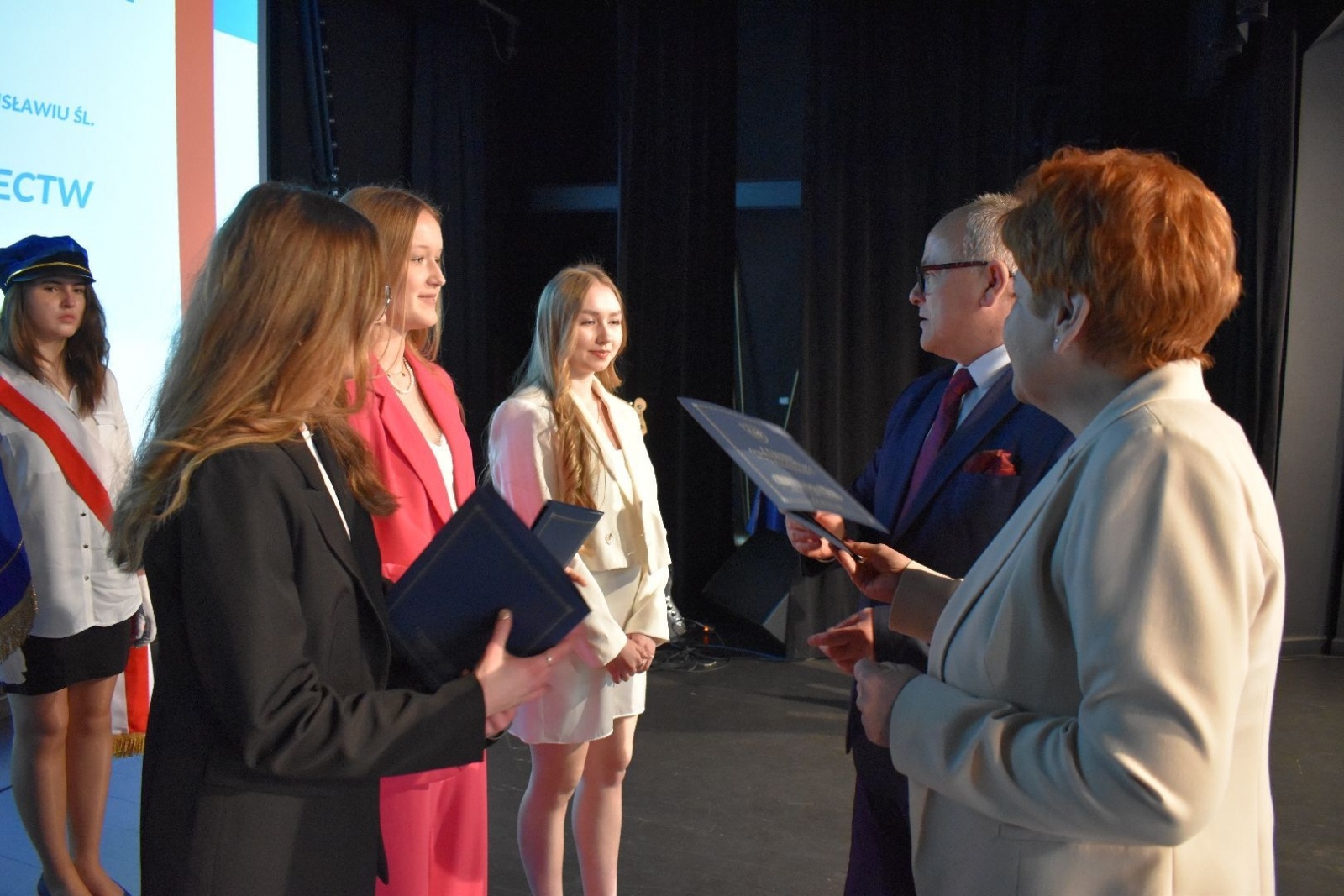 Zdjęcie w galerii na portalu naszwodzislaw.com: Wodzisławscy maturzyści odebrali świadectwa [FOTO] wiadomości z regionu