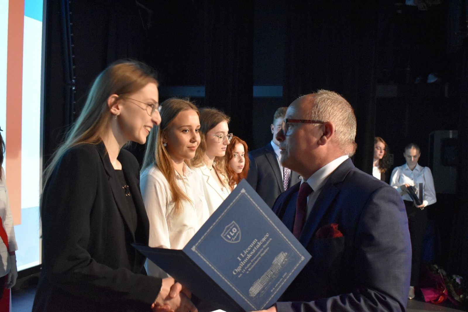 Zdjęcie w galerii na portalu naszwodzislaw.com: Wodzisławscy maturzyści odebrali świadectwa [FOTO] wiadomości z regionu