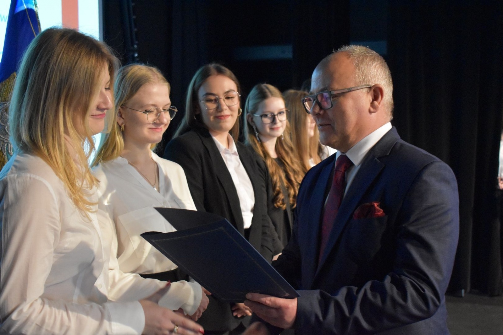 Zdjęcie w galerii na portalu naszwodzislaw.com: Wodzisławscy maturzyści odebrali świadectwa [FOTO] wiadomości z regionu