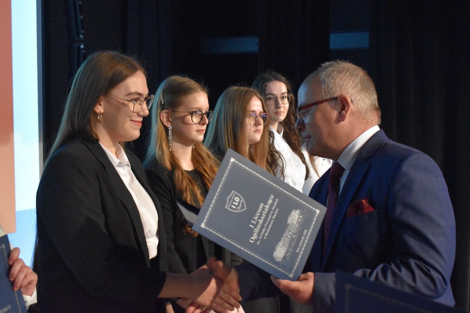 Zdjęcie w galerii na portalu naszwodzislaw.com: Wodzisławscy maturzyści odebrali świadectwa [FOTO] wiadomości z regionu