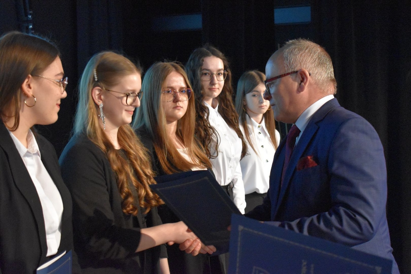 Zdjęcie w galerii na portalu naszwodzislaw.com: Wodzisławscy maturzyści odebrali świadectwa [FOTO] wiadomości z regionu