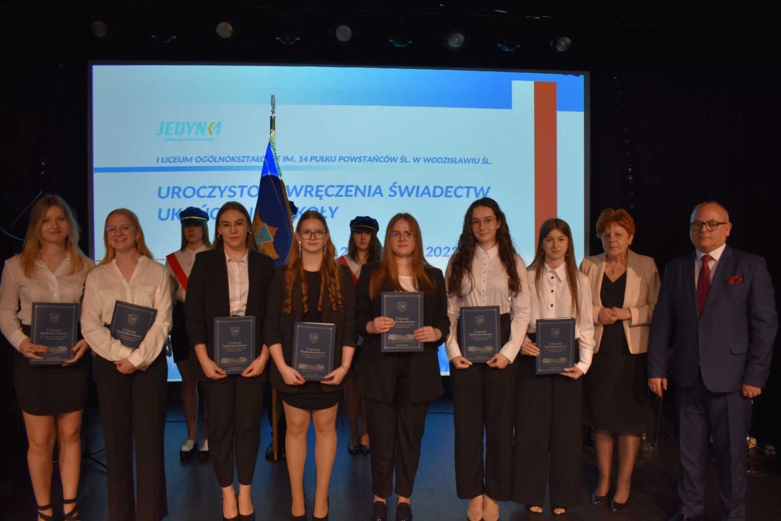 Zdjęcie w galerii na portalu naszwodzislaw.com: Wodzisławscy maturzyści odebrali świadectwa [FOTO] wiadomości z regionu