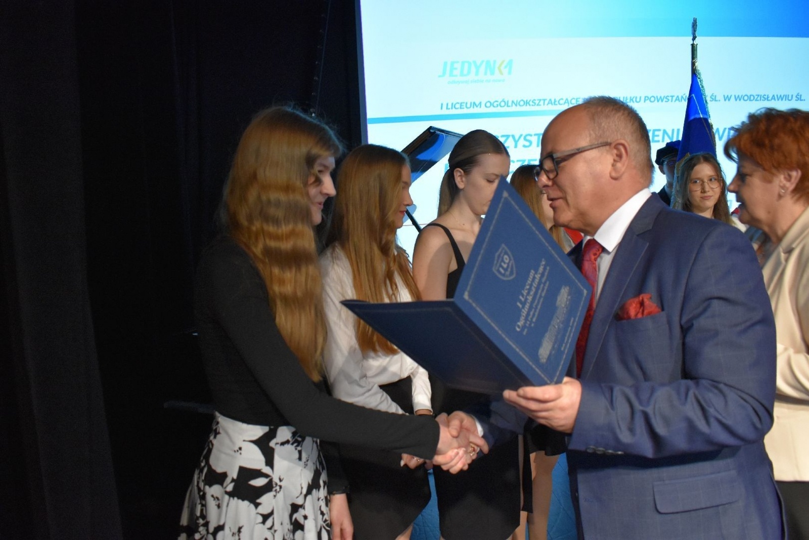 Zdjęcie w galerii na portalu naszwodzislaw.com: Wodzisławscy maturzyści odebrali świadectwa [FOTO] wiadomości z regionu