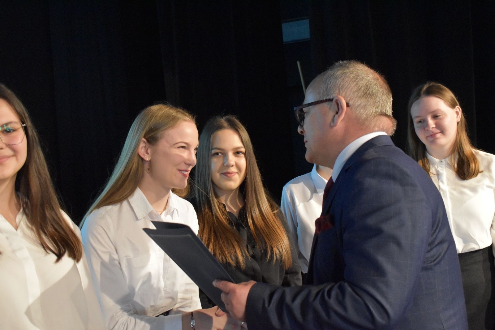 Zdjęcie w galerii na portalu naszwodzislaw.com: Wodzisławscy maturzyści odebrali świadectwa [FOTO] wiadomości z regionu