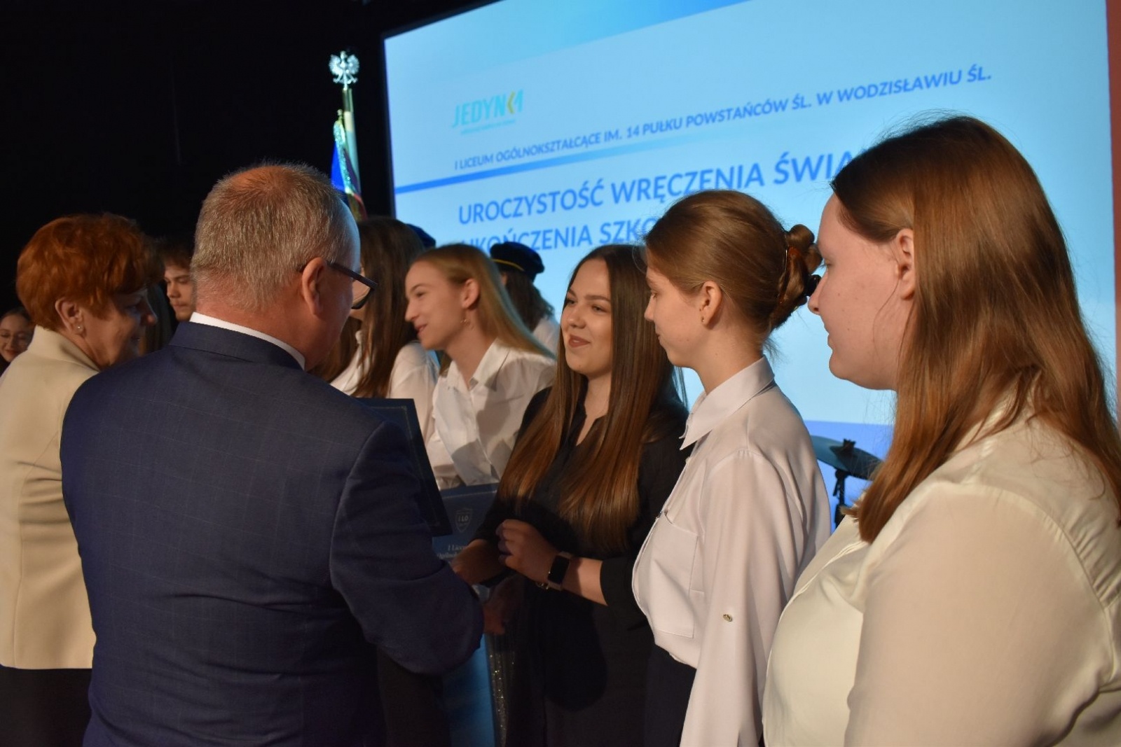 Zdjęcie w galerii na portalu naszwodzislaw.com: Wodzisławscy maturzyści odebrali świadectwa [FOTO] wiadomości z regionu