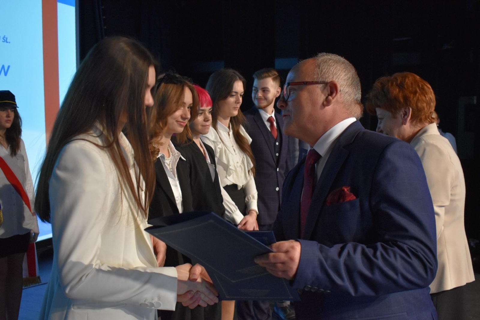 Zdjęcie w galerii na portalu naszwodzislaw.com: Wodzisławscy maturzyści odebrali świadectwa [FOTO] wiadomości z regionu