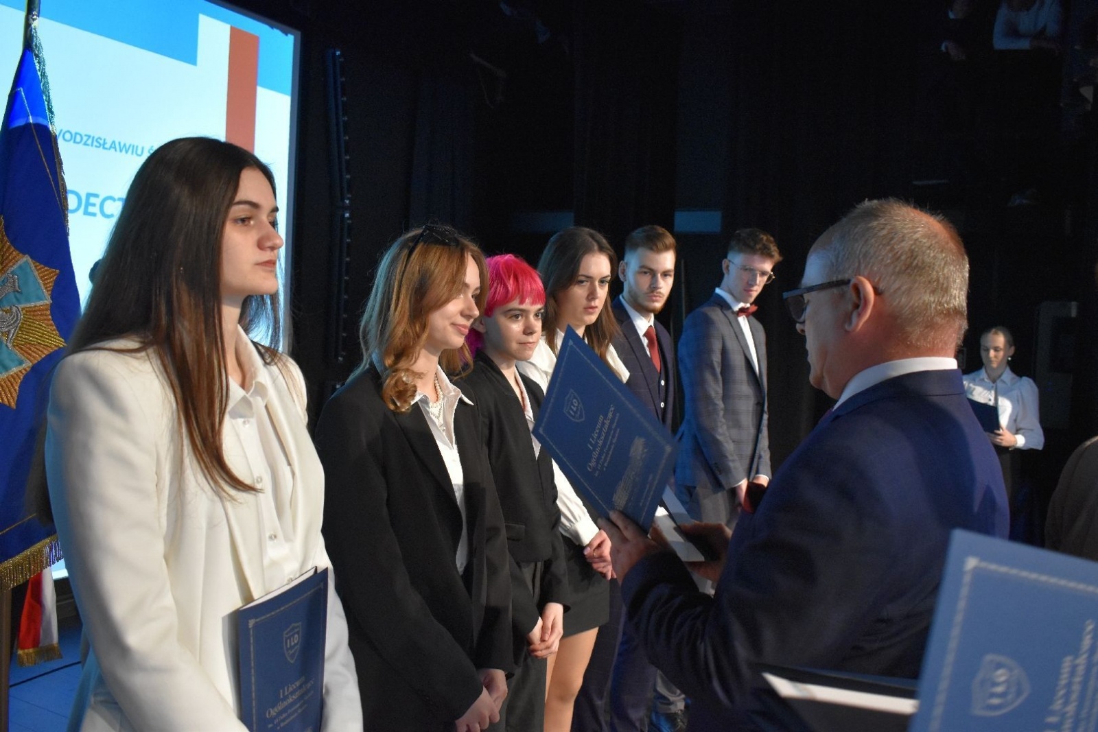 Zdjęcie w galerii na portalu naszwodzislaw.com: Wodzisławscy maturzyści odebrali świadectwa [FOTO] wiadomości z regionu