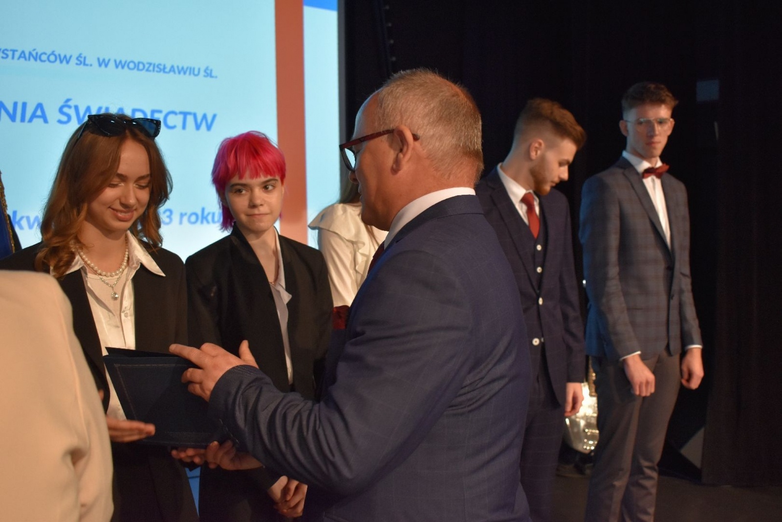 Zdjęcie w galerii na portalu naszwodzislaw.com: Wodzisławscy maturzyści odebrali świadectwa [FOTO] wiadomości z regionu