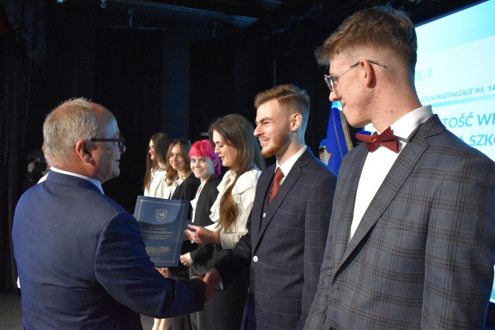 Zdjęcie w galerii na portalu naszwodzislaw.com: Wodzisławscy maturzyści odebrali świadectwa [FOTO] wiadomości z regionu