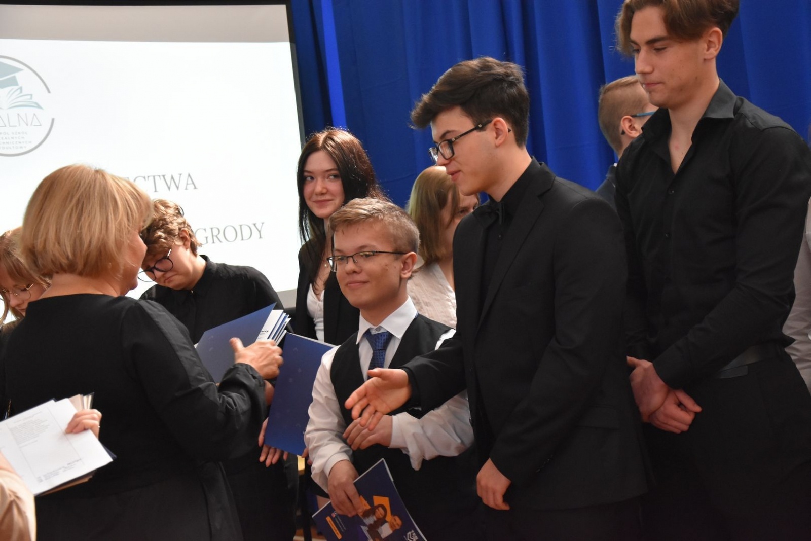 Zdjęcie w galerii na portalu naszwodzislaw.com: Wodzisławscy maturzyści odebrali świadectwa [FOTO] wiadomości z regionu