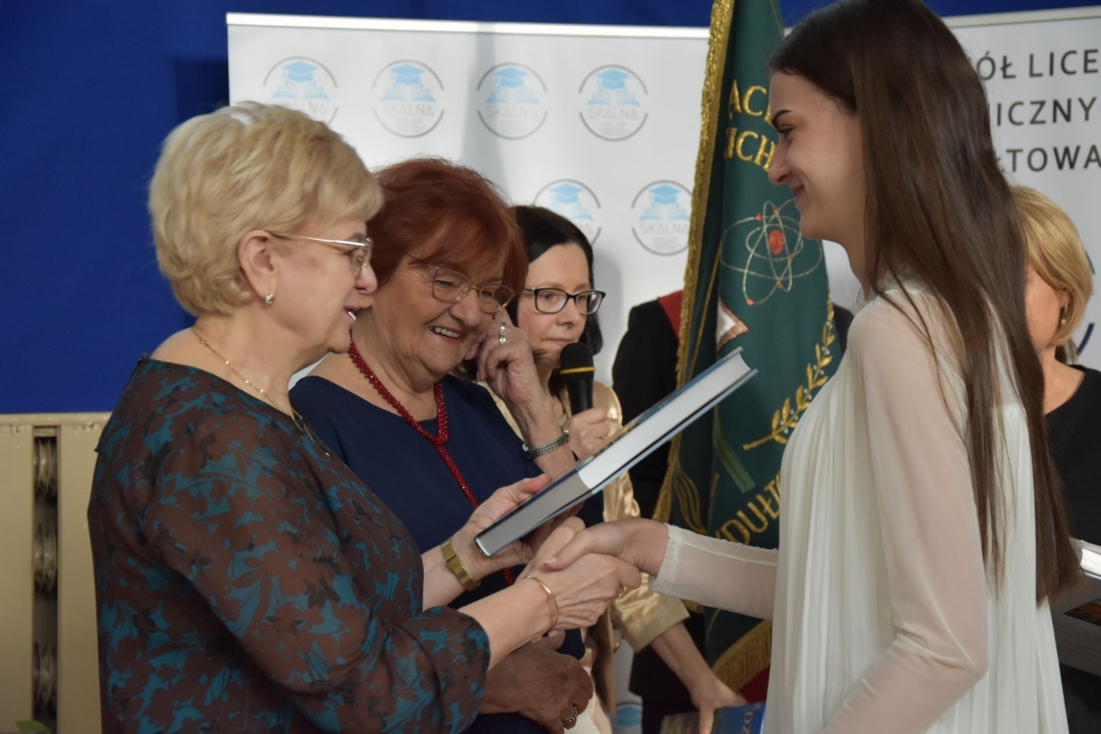 Zdjęcie w galerii na portalu naszwodzislaw.com: Wodzisławscy maturzyści odebrali świadectwa [FOTO] wiadomości z regionu