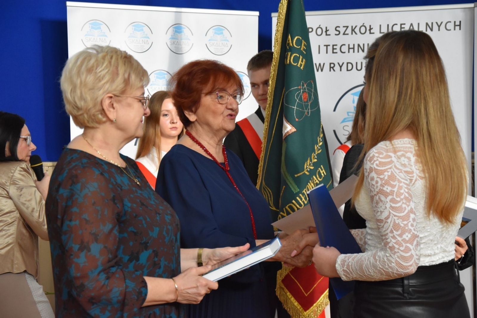 Zdjęcie w galerii na portalu naszwodzislaw.com: Wodzisławscy maturzyści odebrali świadectwa [FOTO] wiadomości z regionu