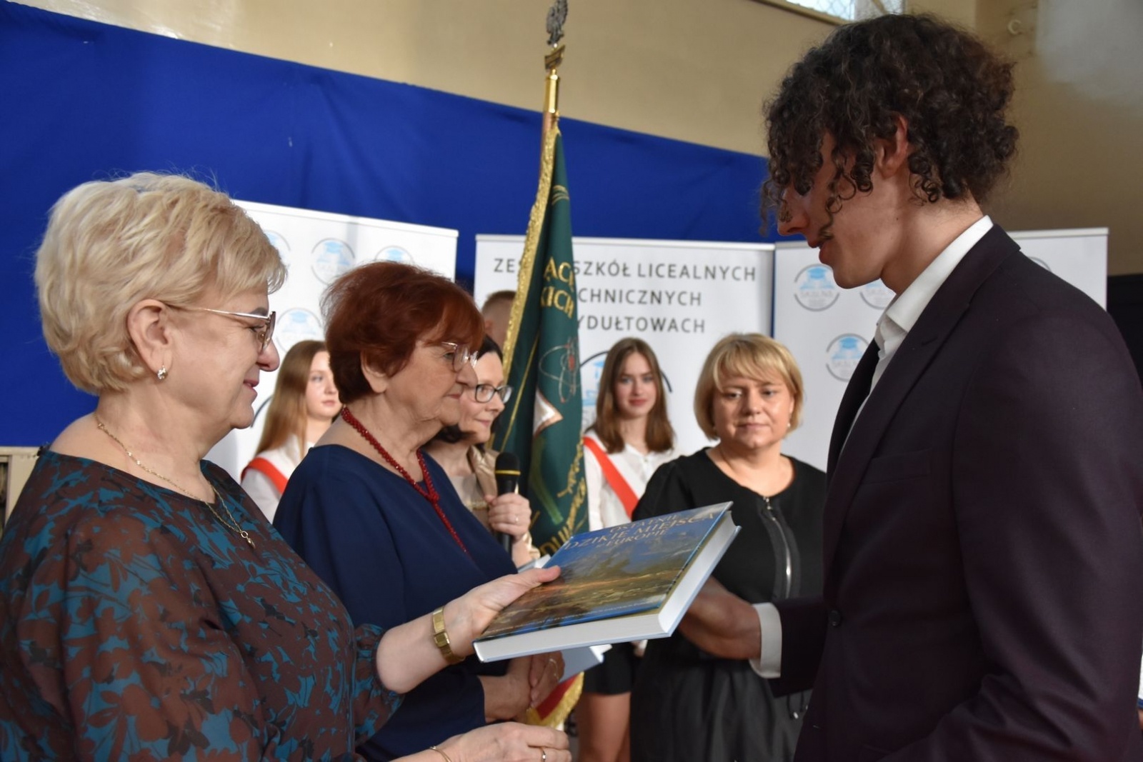 Zdjęcie w galerii na portalu naszwodzislaw.com: Wodzisławscy maturzyści odebrali świadectwa [FOTO] wiadomości z regionu