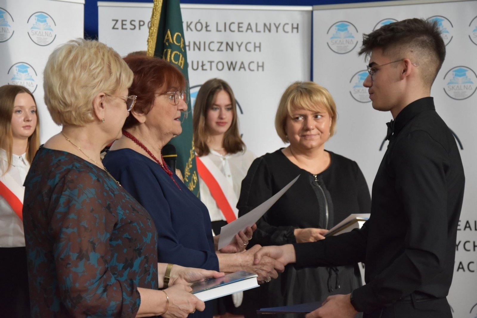 Zdjęcie w galerii na portalu naszwodzislaw.com: Wodzisławscy maturzyści odebrali świadectwa [FOTO] wiadomości z regionu