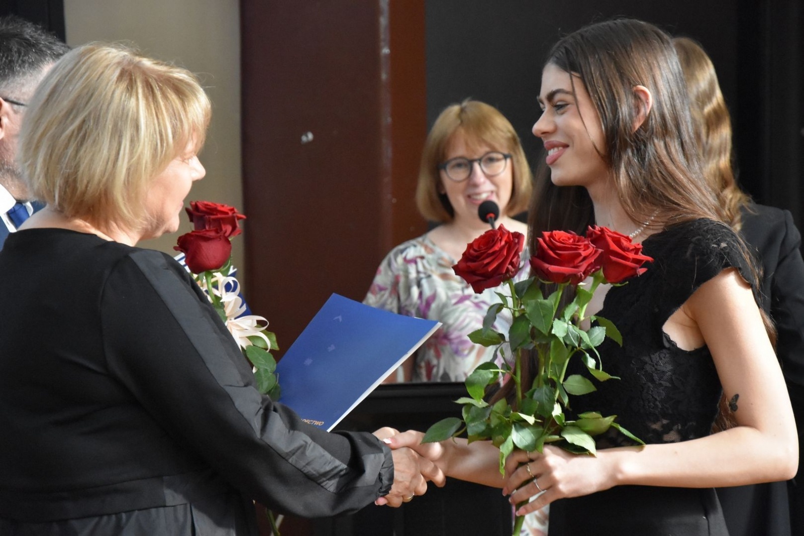 Zdjęcie w galerii na portalu naszwodzislaw.com: Wodzisławscy maturzyści odebrali świadectwa [FOTO] wiadomości z regionu