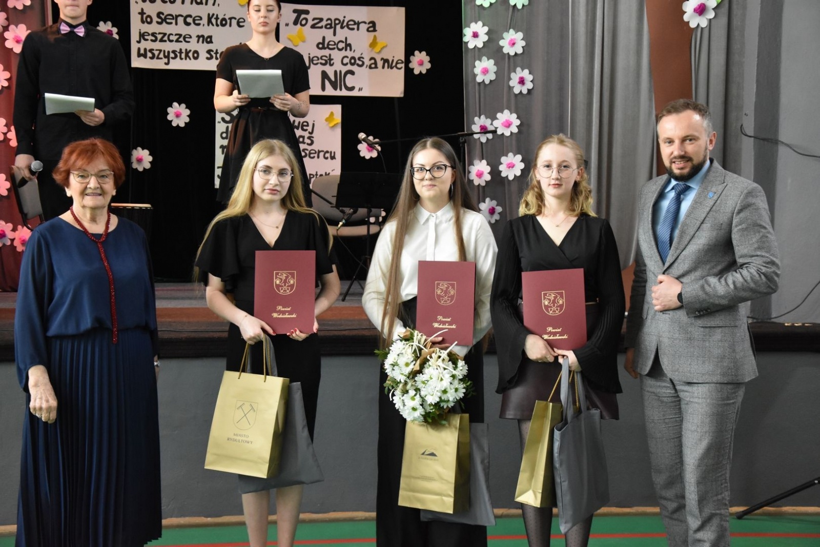 Zdjęcie w galerii na portalu naszwodzislaw.com: Wodzisławscy maturzyści odebrali świadectwa [FOTO] wiadomości z regionu