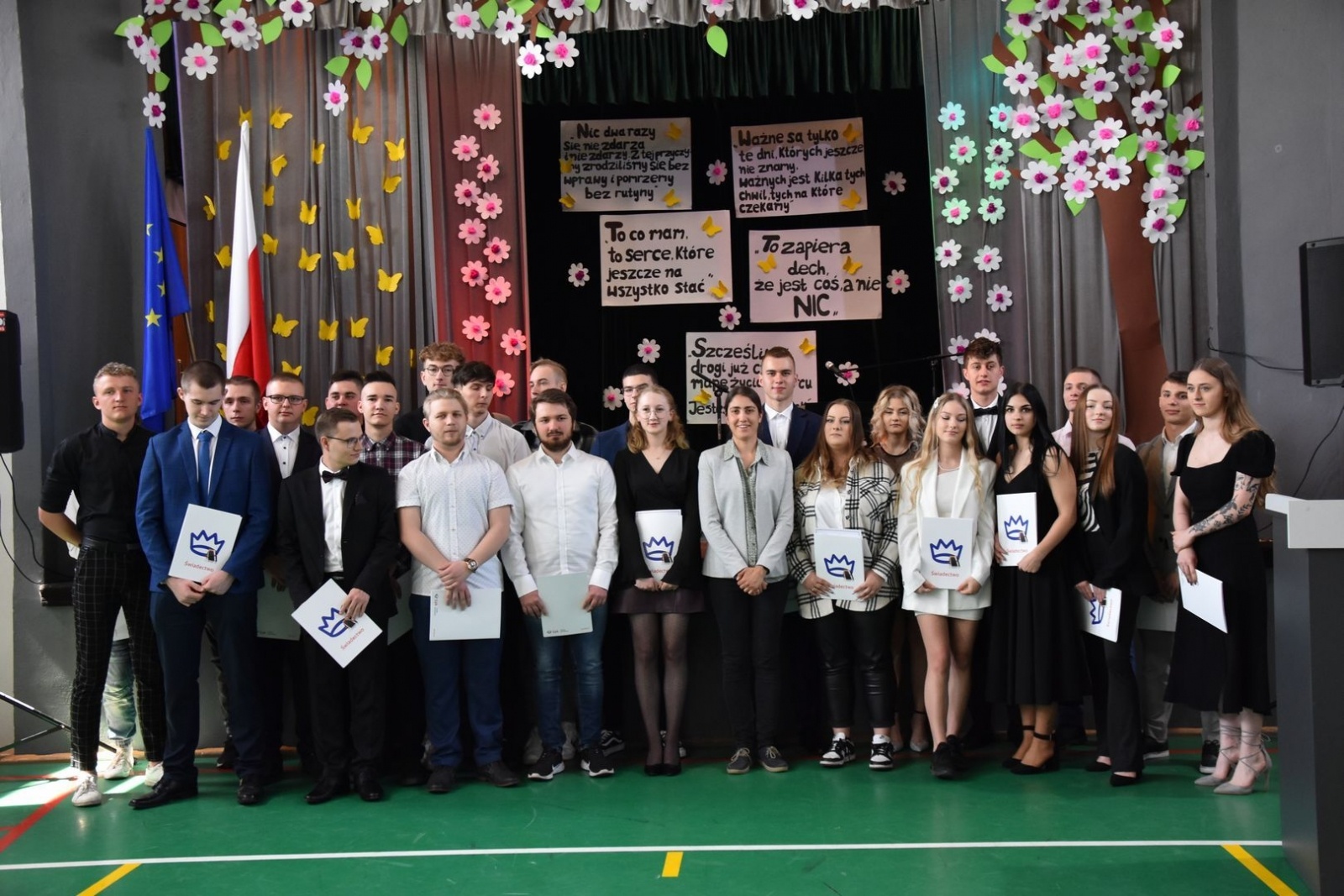 Zdjęcie w galerii na portalu naszwodzislaw.com: Wodzisławscy maturzyści odebrali świadectwa [FOTO] wiadomości z regionu