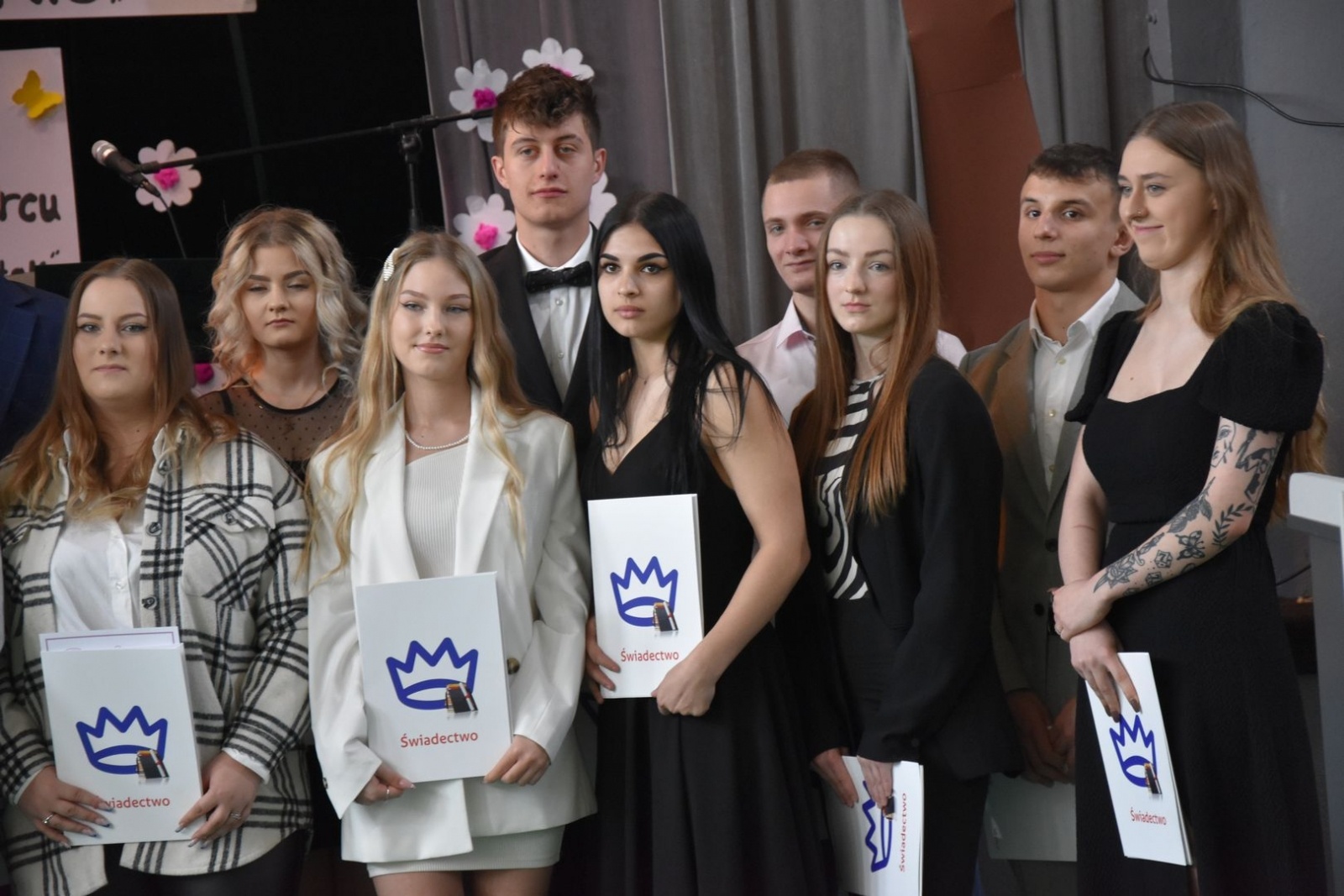 Zdjęcie w galerii na portalu naszwodzislaw.com: Wodzisławscy maturzyści odebrali świadectwa [FOTO] wiadomości z regionu